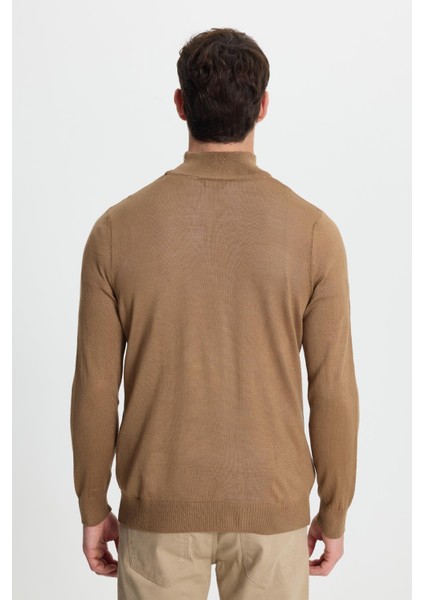 Erkek Standart Fit Normal Kesim Yarım Balıkçı Yaka Düz Koyu Vizon Triko Kazak