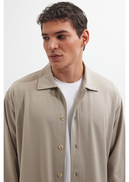 Erkek Relax Fit Rahat Kesim Düğmeli Yandan Cepli Örme Bej Ceket Gömlek