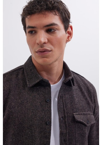 Erkek Slim Fit Tek Cep Kapaklı Düz Oduncu Spor Kahverengi Gömlek