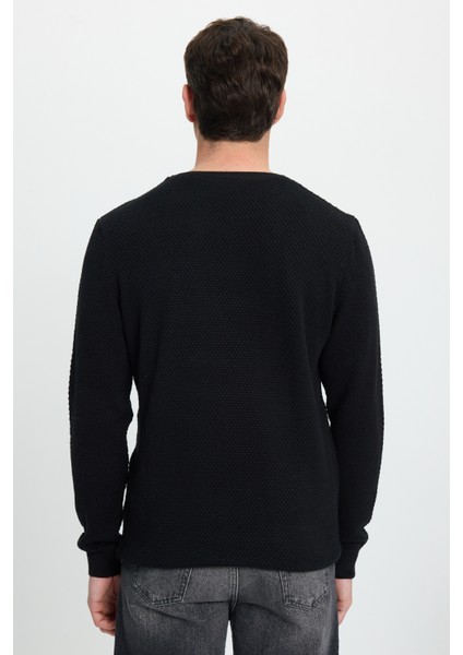 Erkek Standart Fit Normal Kesim Bisiklet Yaka Petek Desenli Siyah Triko Kazak