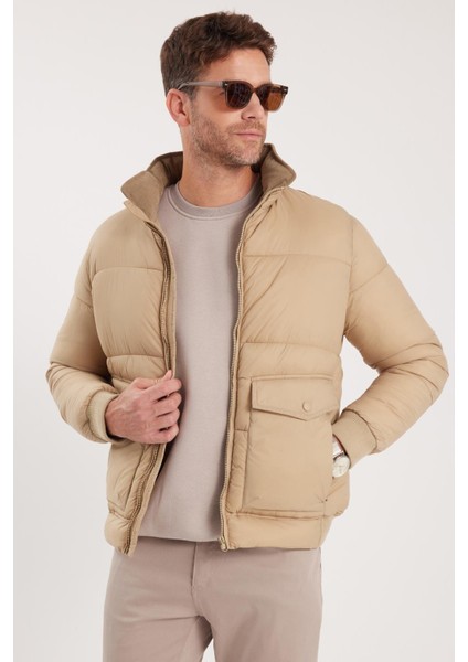 Erkek Regular Fit Klasik Kesim Çift Cepli Lastikli Dik Yaka Kum Rengi Mont
