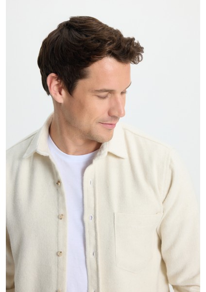 Erkek Regular Fit Klasik Kesim Düz Cepli Ekru Oduncu Gömlek