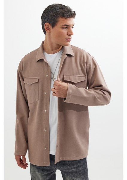Erkek Relax Fit Rahat Kesim Çift Cepli Örme Vizon Apaş Yaka Gömlek