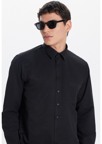 Erkek Regular Fit Klasik Kesim Pamuklu Tek Cepli Armürlü Siyah Gömlek