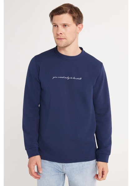 Erkek Standart Fit Pamuklu Bisiklet Yaka Şardonlu Baskılı İndigo Sweatshirt