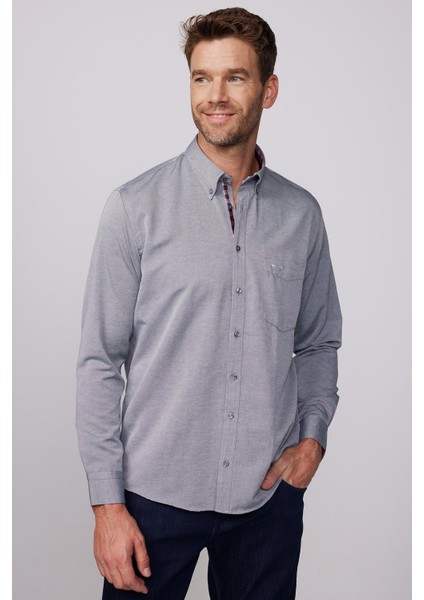 Erkek Regular Fit Klasik Kesim Pamuklu Oxford Doku Tek Cepli Gri Düğmeli Yaka Gömlek