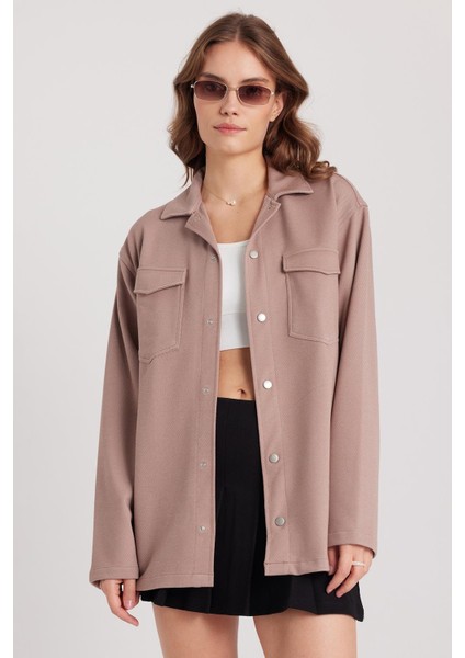 Kadın Relax Fit Rahat Kesim Çift Cepli Örme Vizon Apaş Yaka Gömlek