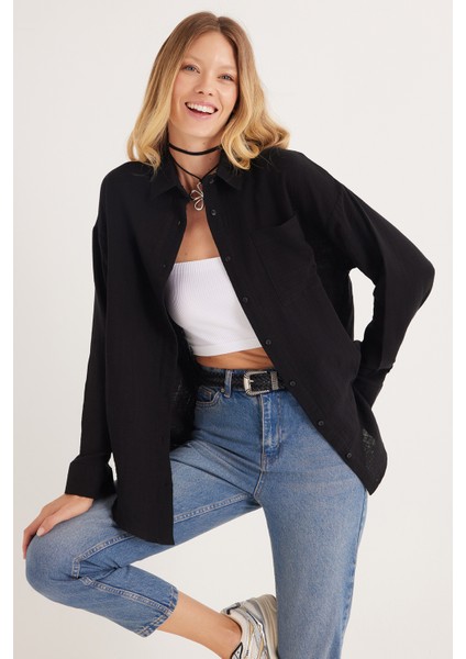 Kadın Oversize Geniş Kesim %100 Pamuk Müslin Kumaş Uzun Kollu Cepli Dokulu Siyah Gömlek