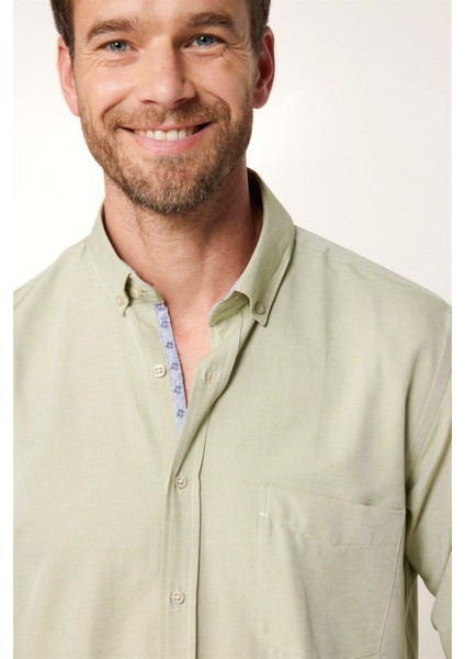 Erkek Regular Fit Klasik Kesim Pamuklu Oxford Doku Tek Cepli Yeşil Düğmeli Yaka Gömlek
