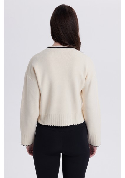 Kadın Oversize Geniş Kesim Bisiklet Yaka Çizgili Beyaz Kazak