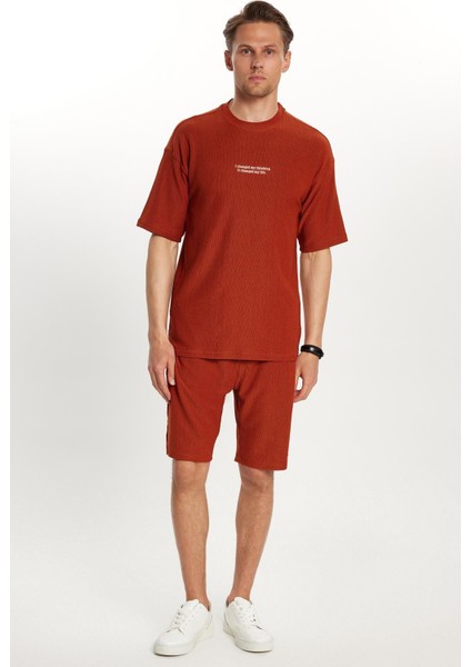 Erkek Standart Fit Pamuklu Jakarlı Baskılı Bisiklet Yaka Beli Bağcıklı Kiremit Şort Takım