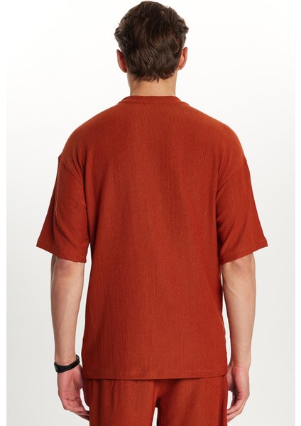 Erkek Standart Fit Pamuklu Jakarlı Baskılı Bisiklet Yaka Beli Bağcıklı Kiremit Şort Takım