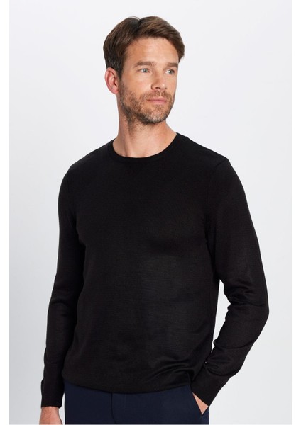 Erkek Slim Fit Dar Kesim Yumuşak Dokulu Tüylenmeyen Siyah Bisiklet Yaka Triko Kazak