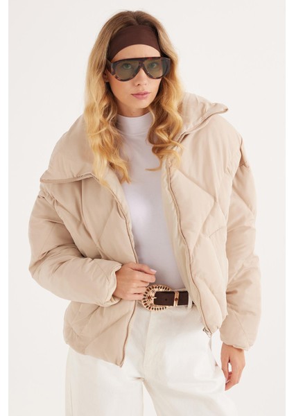 Kadın Oversize Geniş Kesim Şişme Dik Yaka Bej Mont