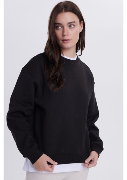 Kadın Oversize Geniş Kesim Pamuklu Bisiklet Yaka Siyah Sweatshirt
