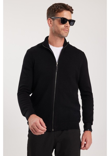 Erkek Standart Fit Normal Kesim Desenli Yarım Balıkçı Yaka Fermuarlı Siyah Hırka