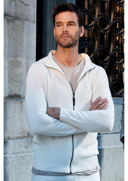 Erkek Standart Fit Normal Kesim Desenli Yarım Balıkçı Yaka Fermuarlı Beyaz Hırka