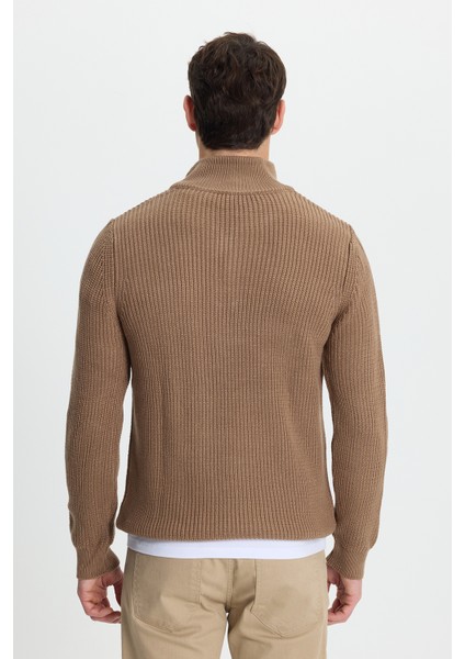 Erkek Slim Fit Dar Kesim Fermuarlı Koyu Vizon Dik Yaka Triko Kazak