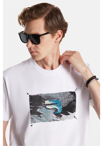 Relax Fit Rahat Kesim Pamuklu Ön Baskı ve Nakış Detaylı Bisiklet Yaka Ekru Erkek Tişört