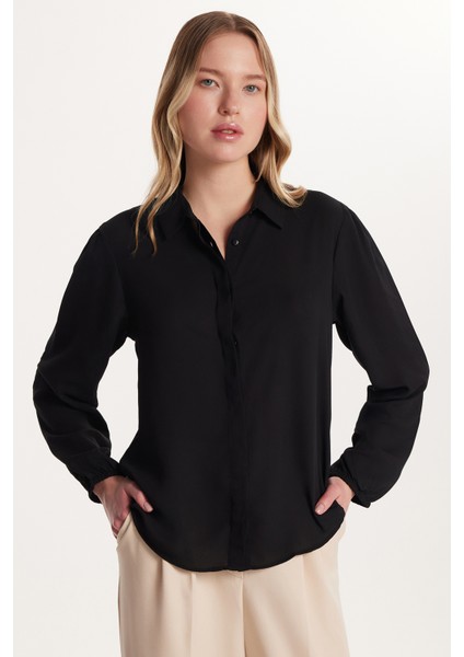 Kadın Relax Fit Rahat Kesim Krep Kumaş İspanyol Manşet Siyah Düz Gömlek