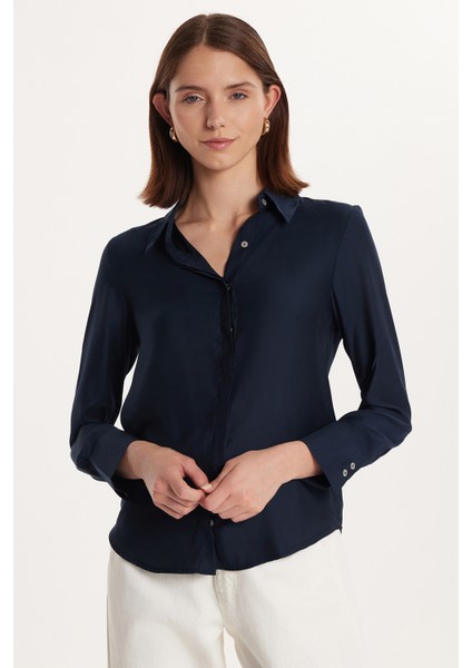 Kadın Relax Fit Rahat Kesim Satenli Kumaş Lacivert Uzun Manşet Düz Gömlek