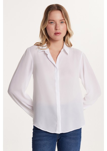 Kadın Relax Fit Rahat Kesim Krep Kumaş İspanyol Manşet Beyaz Düz Gömlek