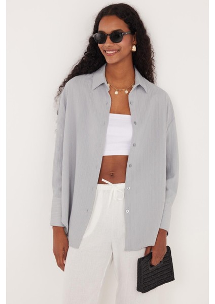 Kadın Oversize Geniş Kesim Bürümcük Pens Detaylı Uzun Kollu Dokulu Gri Gömlek