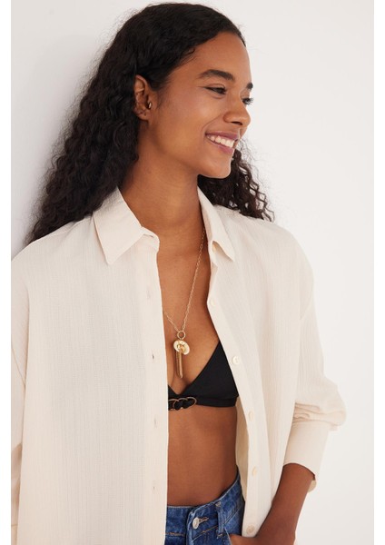 Kadın Oversize Geniş Kesim Bürümcük Pens Detaylı Uzun Kollu Dokulu Ekru Gömlek