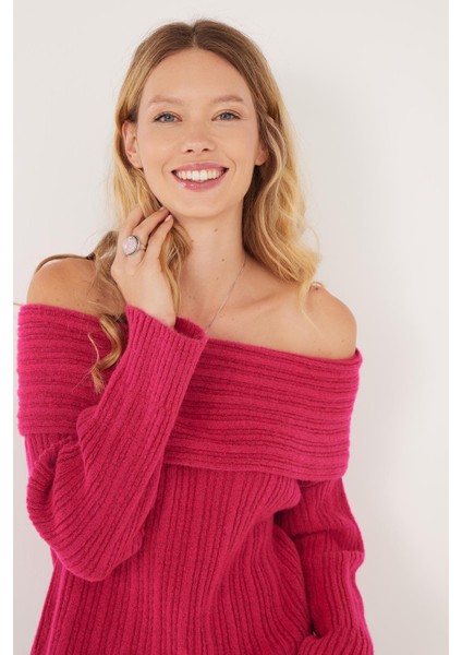 Kadın Regular Fit Klasik Kesim Uzun Kollu Omzu Açık Fuşya Kazak