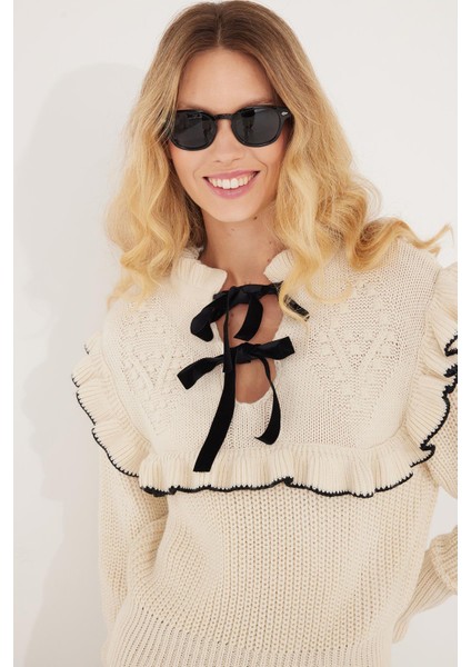 Kadın Slim Fit Dar Kesim V Yaka Bej Kazak