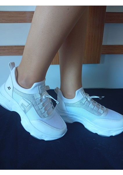 Kadın Yüksek Taban Rahat Şık Günlük Spor Ayakkabı Beyaz Renk modelleri