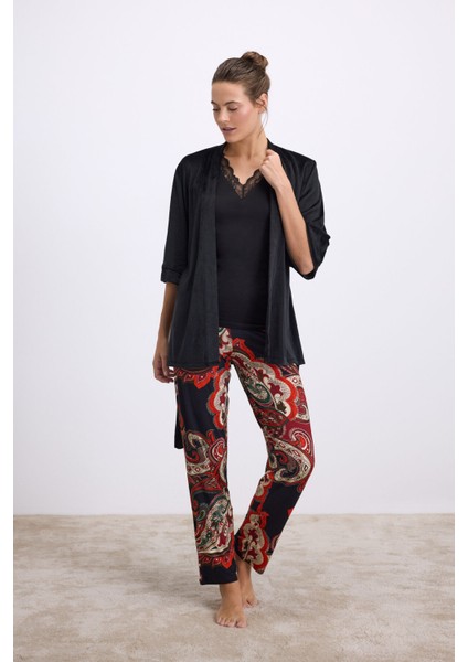 Kadın Desenli Pantolonlu 3’lü Set – Sabahlık, Dantel Detaylı Atlet ve Pantolon Takımı (11546)