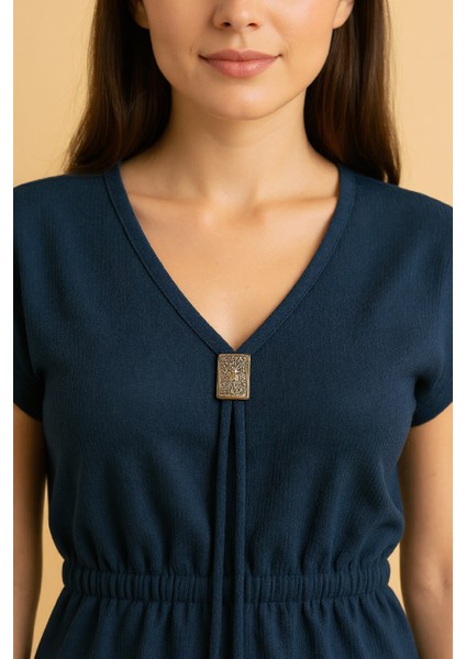 Kadın Lacivert Yanları Yırtmaçlı Tokalı V Yaka Mini Plaj Elbisesi