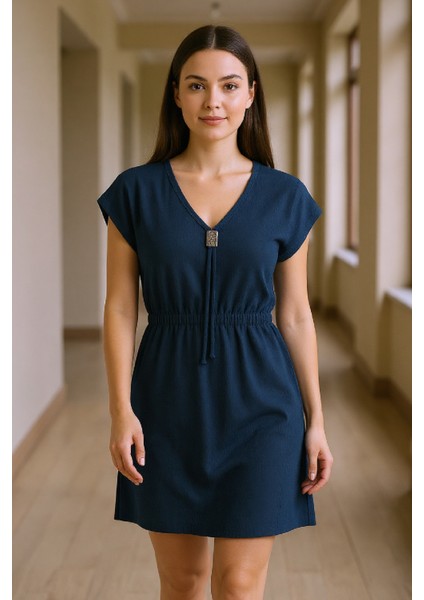 Kadın Lacivert Yanları Yırtmaçlı Tokalı V Yaka Mini Plaj Elbisesi
