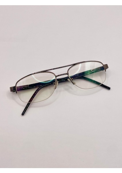 Metalik Detaylı Erkek Gözlük Çerçevesi – Ince Gövde Tasarımı, Optik Cam Değişimine Uygun modelleri