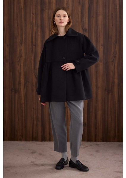 Büzgü Detaylı Kaban Siyah