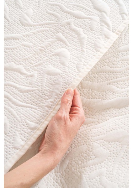Venada Çift Kişilik Mikro Uyku Seti 3 Parça Yatak Örtüsü Seti Krem