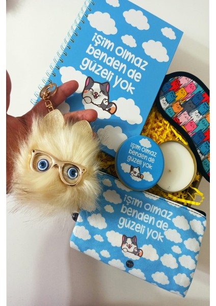 Yılbaşı Özel Hediye Seti İşim Olmaz Benden De Güzeli Yok Defter, Kokulu Mum, Göz Bandı,Anahtarlık, Kalemlik fiyatları