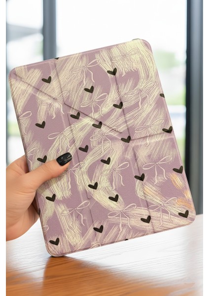 iPad 11 A16 2025 10. Nesil 10.9 Kılıf Lila Renkli Beyaz Fiyonk Siyah Kalp Desenli Kalem Bölme Şeffaf Arka Akıllı Kapak