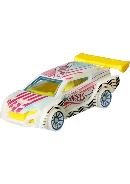 Hot Wheels Monster Trucks Karanlıkta Parlayan Araçlar Paketi Hot Wheels Monster Trcuks Araba Seti fırsatları