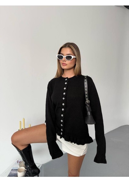 Siyah Fırfırlı Düğmeli Triko Hırka