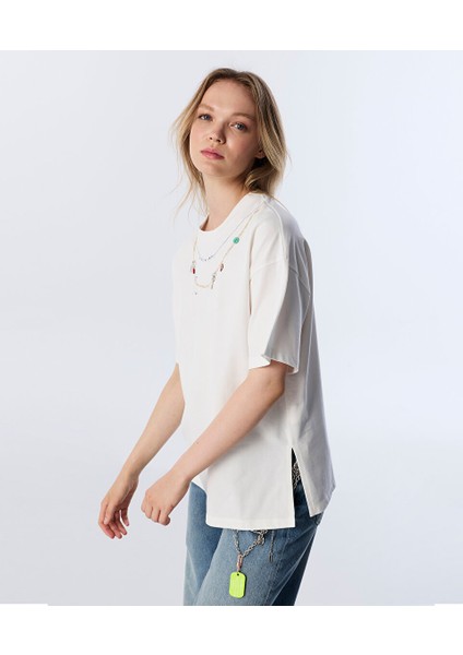 Zincir Aksesuarlı Tişört TW6250070121018 modelleri
