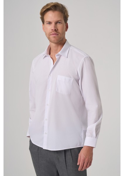 Erkek Beyaz Basic Regular Fit Sert Yaka Cepli Gömlek