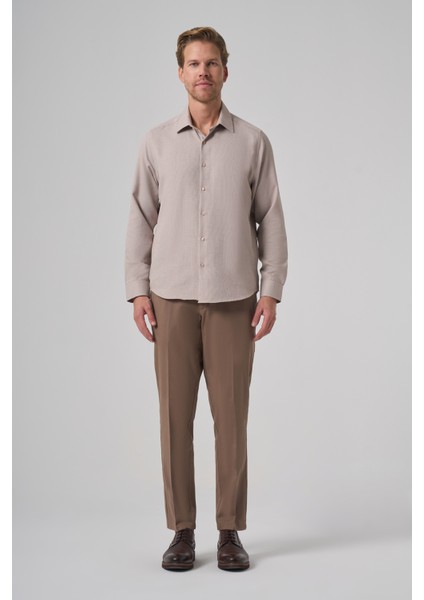 Erkek Bej Trend Dynamic Fit Sert Yaka Gömlek fırsatları