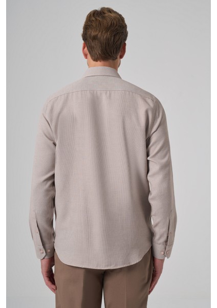 Erkek Bej Trend Dynamic Fit Sert Yaka Gömlek indirimleri