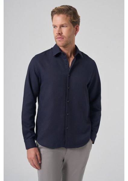 Erkek Lacivert Trend Dynamic Fit Sert Yaka Gömlek