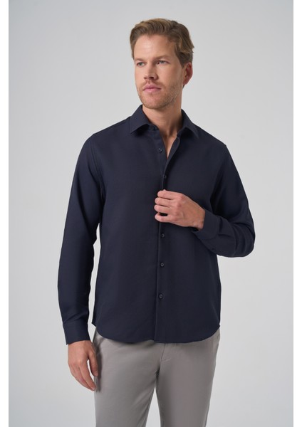 Erkek Lacivert Trend Dynamic Fit Sert Yaka Gömlek fiyatları
