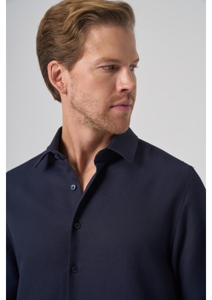 Erkek Lacivert Trend Dynamic Fit Sert Yaka Gömlek modelleri