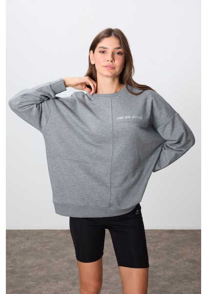 Gri Melanj Kompakt Pamuklu Kalın Pürüzsüz Dokulu O Yaka Oversize Fit Kadın Sweatshirt - 97288
