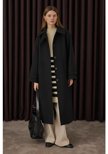 Yaka Detaylı Kaban Siyah